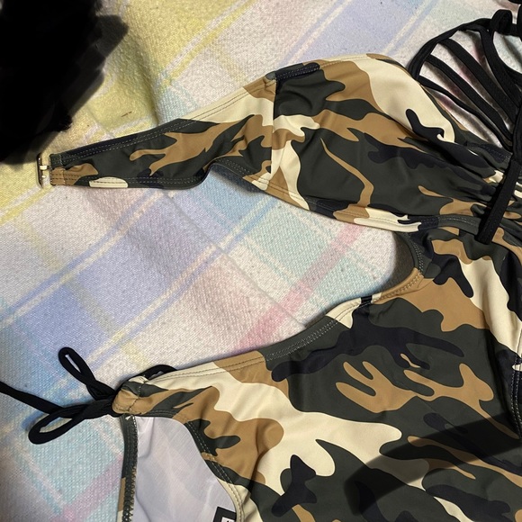 Beautiful Green Camo Swimsuit Gorgeous - Picture 9 of 13